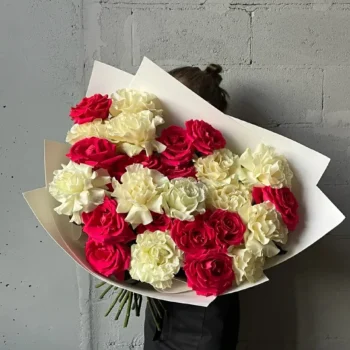 Яркий букет из 25 французских роз